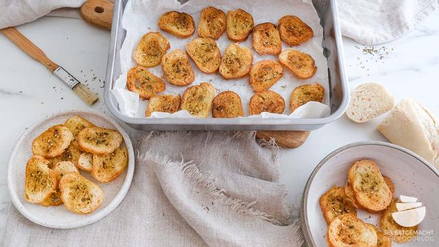 Genussvolle Knabberei aus übriggebliebenem Brot: Brotchips selber machen
