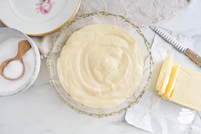 Köstliche Buttercreme in nur wenigen Minuten zubereiten Köstliche Buttercreme in nur wenigen Minuten zubereiten