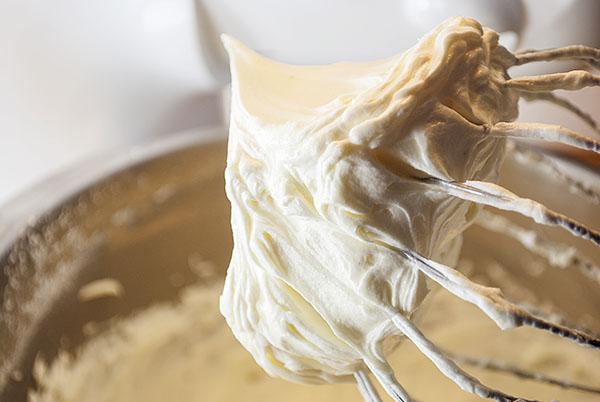 Perfekte Konsistenz und Geschmack: Buttercreme leicht gemacht Perfekte Konsistenz und Geschmack: Buttercreme leicht gemacht