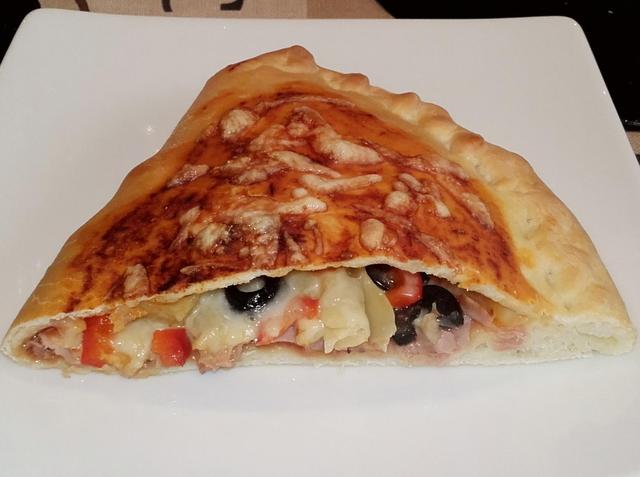 Perfekte Calzone selbst gemacht: Erfolgreicher Versuch mit Hefeteig Perfekte Calzone selbst gemacht: Erfolgreicher Versuch mit Hefeteig