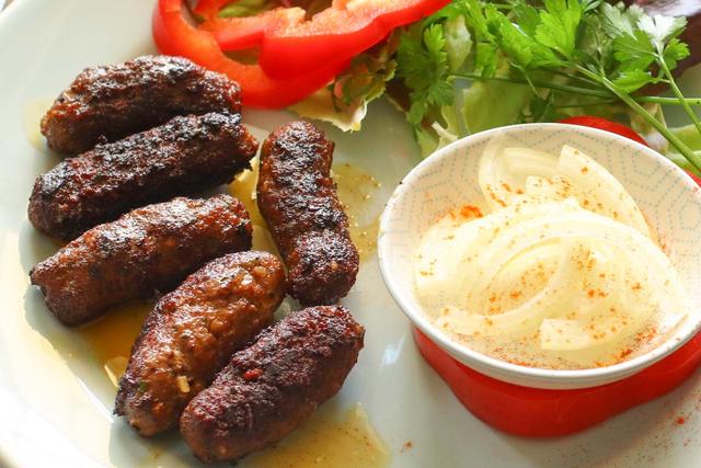 Grillen wie in Kroatien: Cevapcici selber machen mit dem Original-Rezept Grillen wie in Kroatien: Cevapcici selber machen mit dem Original-Rezept