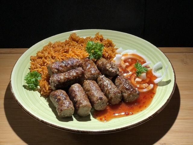 Leckere Cevapcici selber machen: Das Original-Rezept für zuhause Leckere Cevapcici selber machen: Das Original-Rezept für zuhause