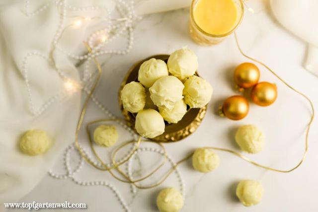 Verwöhnen Sie sich mit hausgemachten Eierlikör Pralinen - einfach unwiderstehlich! Verwöhnen Sie sich mit hausgemachten Eierlikör Pralinen - einfach unwiderstehlich!