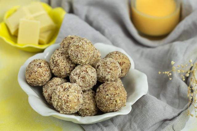 Genießen Sie selbstgemachte Eierlikör Pralinen - ein köstliches Rezept! Genießen Sie selbstgemachte Eierlikör Pralinen - ein köstliches Rezept!