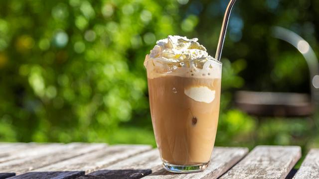 Leckere Erfrischung: Eiskaffee mit cremigem Vanilleeis selber zubereiten Leckere Erfrischung: Eiskaffee mit cremigem Vanilleeis selber zubereiten