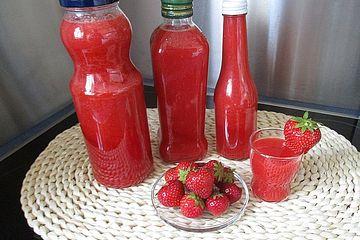 Selbstgemachter Erdbeerlikör: Das perfekte Geschenk aus der eigenen Küche Selbstgemachter Erdbeerlikör: Das perfekte Geschenk aus der eigenen Küche