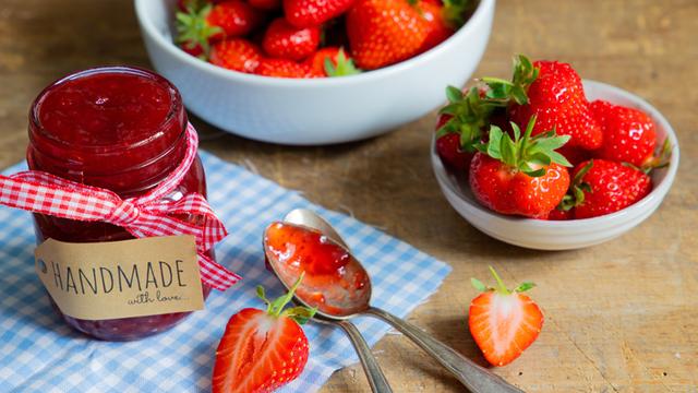 Leckere Erdbeermarmelade selber machen - erprobtes Rezept Leckere Erdbeermarmelade selber machen - erprobtes Rezept