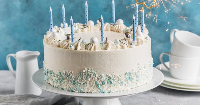 Geburtstagstorte mit fruchtiger Füllung: So gelingt das Backen im Handumdrehen Geburtstagstorte mit fruchtiger Füllung: So gelingt das Backen im Handumdrehen