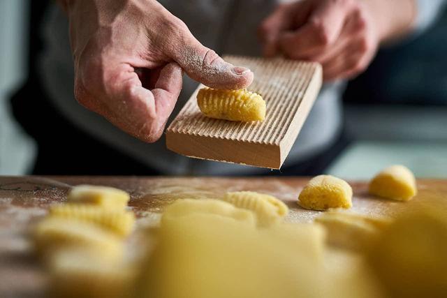 Gnocchis selber machen: Tipps und Tricks für perfekte Teigklöße Gnocchis selber machen: Tipps und Tricks für perfekte Teigklöße