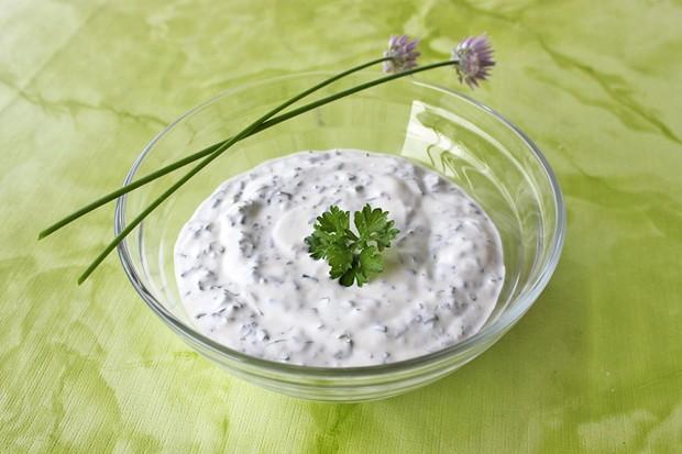 Köstliche Kräutersoße einfach selber machen: Rezept für Anfänger