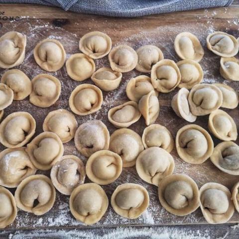 Schritt-für-Schritt-Anleitung: So gelingen dir perfekte selbstgemachte Pelmeni Schritt-für-Schritt-Anleitung: So gelingen dir perfekte selbstgemachte Pelmeni