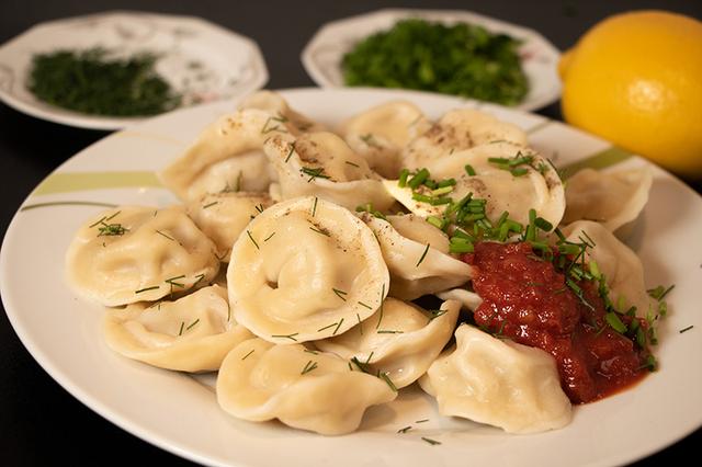 Pelmenis selber machen: Tipps und Tricks für perfekte Teigtaschen Pelmenis selber machen: Tipps und Tricks für perfekte Teigtaschen