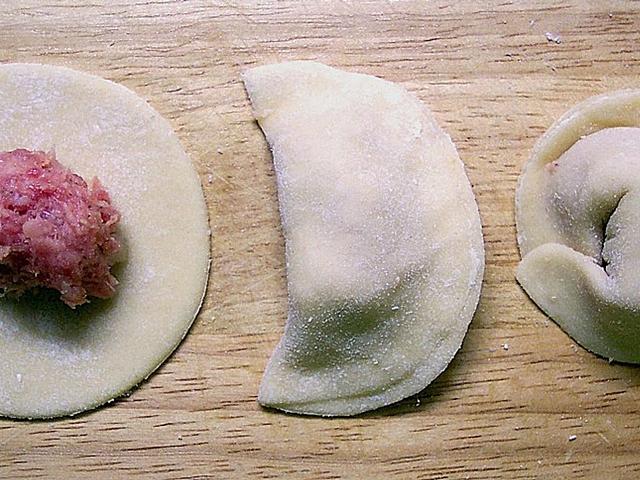 Pelmenis mit Schmand genießen: Das beste Rezept zum Selbermachen Pelmenis mit Schmand genießen: Das beste Rezept zum Selbermachen