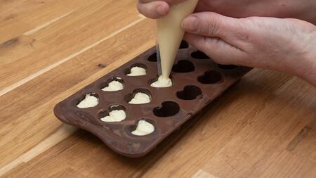 Köstliche Pralinen selber machen: Tipps und Tricks mit Silikonformen Köstliche Pralinen selber machen: Tipps und Tricks mit Silikonformen