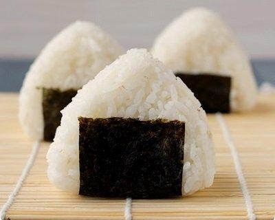 Onigiri-Rezepte zum Selbermachen: Tipps und Tricks für perfekte Reisdreiecke Onigiri-Rezepte zum Selbermachen: Tipps und Tricks für perfekte Reisdreiecke
