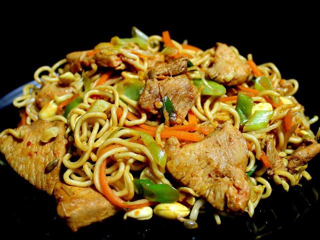 Leckere Mittagsrezepte von Chefkoch: Chinesisch gebratene Nudeln, Spinat-Gemüse-Lasagne und mehr Leckere Mittagsrezepte von Chefkoch: Chinesisch gebratene Nudeln, Spinat-Gemüse-Lasagne und mehr