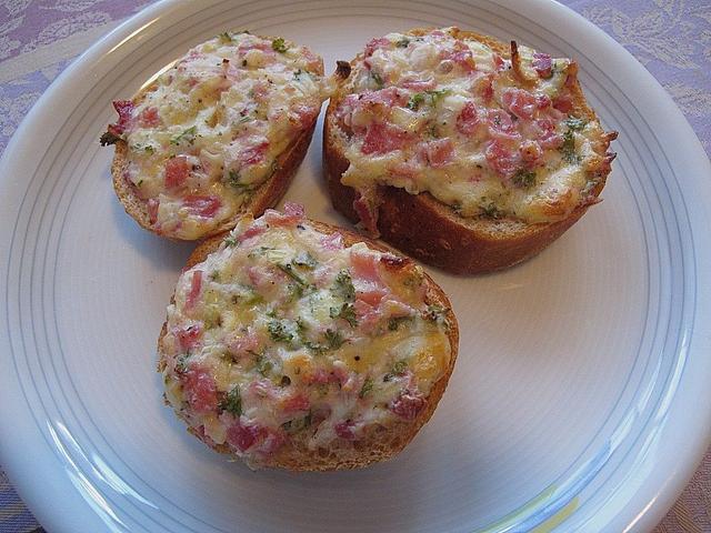 Köstliche Party-Snacks selbst gemacht: Die besten Rezepte für eine Schnittchenplatte
