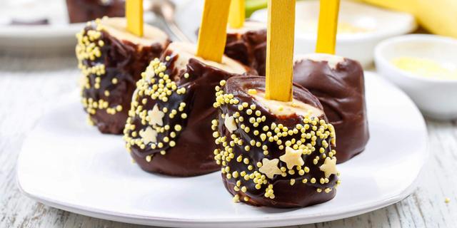 Schritt-für-Schritt-Anleitung: So macht man Schokobananen selber Schritt-für-Schritt-Anleitung: So macht man Schokobananen selber