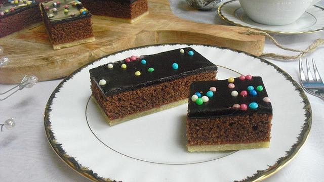 Zarte Zitronenglasur war gestern! Jetzt Schokoglasur mit Kakao selbst gemacht Zarte Zitronenglasur war gestern! Jetzt Schokoglasur mit Kakao selbst gemacht