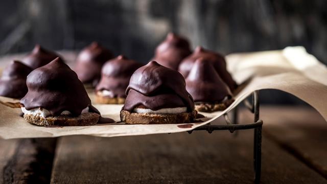 Hausgemachte Schokoküsse: So gelingen sie garantiert