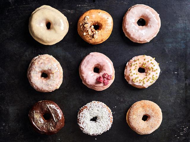 Genieße frische Donuts aus eigener Herstellung Genieße frische Donuts aus eigener Herstellung
