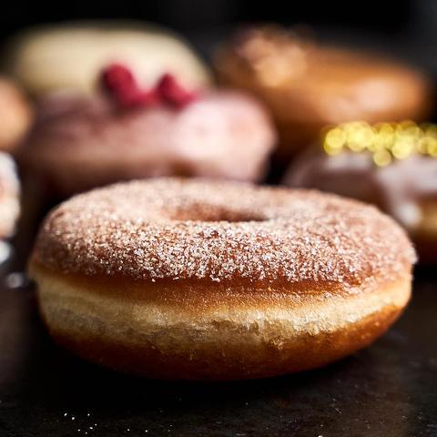 Köstliche selbstgemachte Donuts: Rezept und Anleitung Köstliche selbstgemachte Donuts: Rezept und Anleitung