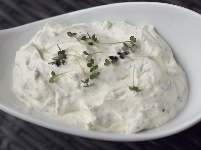 Frische Knoblauchsauce selbst gemacht - ein Genuss! Frische Knoblauchsauce selbst gemacht - ein Genuss!