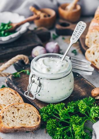Einfaches und schnelles Rezept für selbstgemachte Knoblauchsauce Einfaches und schnelles Rezept für selbstgemachte Knoblauchsauce