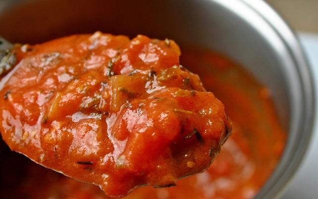 Leckeres Grundrezept: Tomatensoße selber machen Leckeres Grundrezept: Tomatensoße selber machen