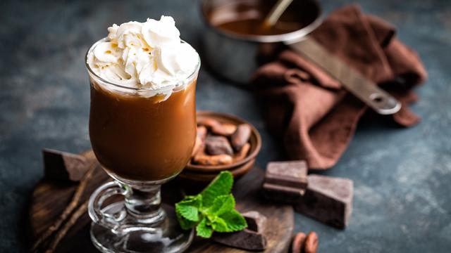 Erfrischender Genuss: Schokoladiges Eisgetränk für heiße Tage selber machen Erfrischender Genuss: Schokoladiges Eisgetränk für heiße Tage selber machen