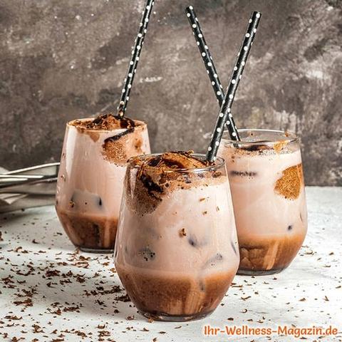 Wie in der Kantine: Eis-Schoko selber machen mit Block-Schokolade und Sahnemaschine Wie in der Kantine: Eis-Schoko selber machen mit Block-Schokolade und Sahnemaschine