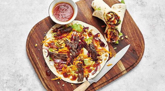 Genieße Wraps mit selbstgemachten Soßen - Rezeptideen Genieße Wraps mit selbstgemachten Soßen - Rezeptideen