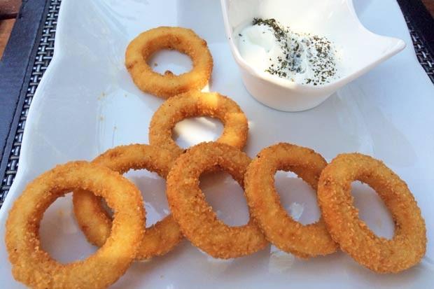 Perfekt für Partys: Frittierte Zwiebelringe selbst gemacht