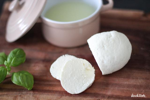 Glutenfreie Mozzarella-Herstellung ohne Lab: Schnell und einfach Glutenfreie Mozzarella-Herstellung ohne Lab: Schnell und einfach