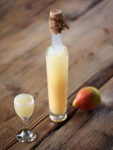 Leckeres Rezept: Birnenlikör selber machen - Einfach und schnell! Leckeres Rezept: Birnenlikör selber machen - Einfach und schnell!