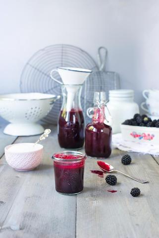 Fruchtige Genussmomente: Selbstgemachter Brombeersaft mit Zitronensäure
