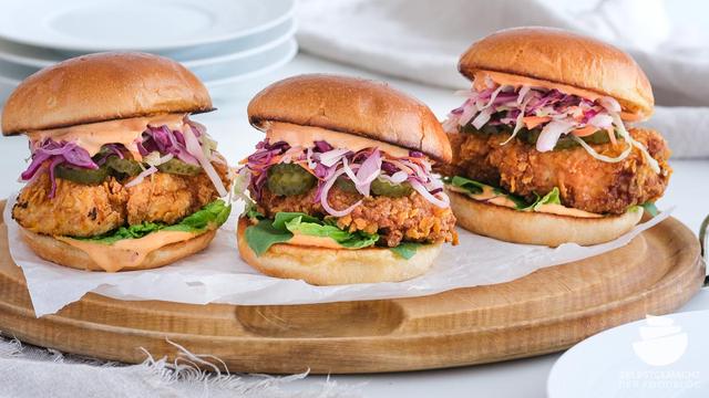 Selbstgemachter Chickenburger mit extra Schärfe: Perfekt für scharfes Essen Liebhaber