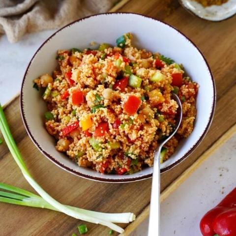Der vielseitige Couscous-Salat: Eine köstliche vegetarische Alternative Der vielseitige Couscous-Salat: Eine köstliche vegetarische Alternative