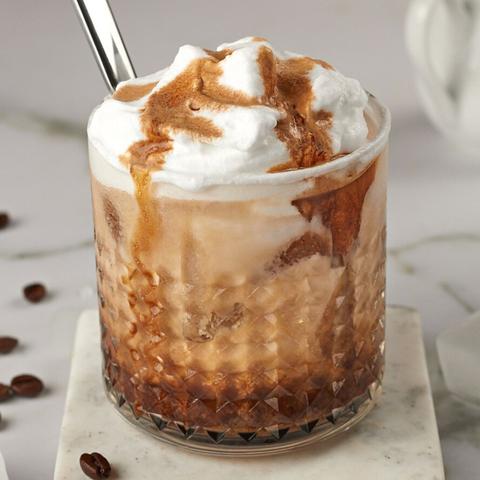 Einfache Anleitung zum Selbermachen von Eiskaffee Einfache Anleitung zum Selbermachen von Eiskaffee
