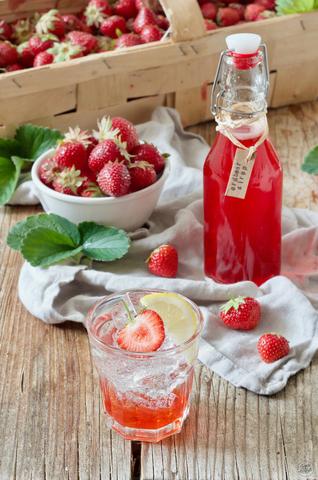 Erdbeersirup selber machen: Einfaches Rezept für den Sommer