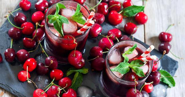 Himmlischer Kirschsaft aus frischen Kirschen selbst gemacht Himmlischer Kirschsaft aus frischen Kirschen selbst gemacht