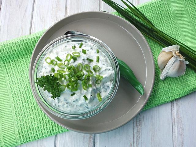 Genießen Sie Ihren eigenen Kräuterquark Genießen Sie Ihren eigenen Kräuterquark