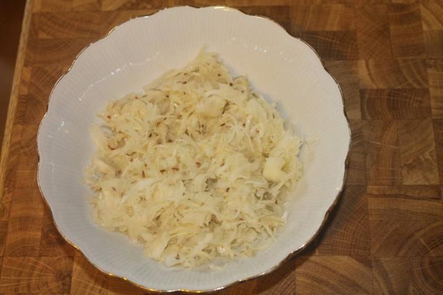 Traditioneller Krautsalat nach Omas Rezept Traditioneller Krautsalat nach Omas Rezept