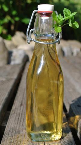 Schnelle Zubereitung von Pfefferminzsirup zu Hause Schnelle Zubereitung von Pfefferminzsirup zu Hause