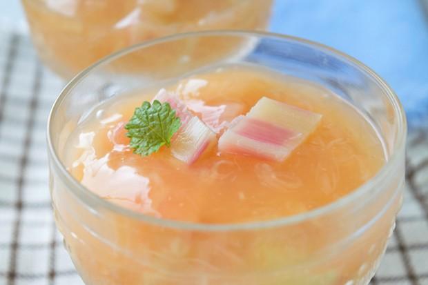 Frühlingsgenuss: Rhabarber-Pudding - Rezept zum Selbermachen