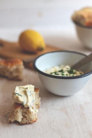 Lecker und individuell: Thermomix-Rezept für selbstgemachten Frischkäse Lecker und individuell: Thermomix-Rezept für selbstgemachten Frischkäse