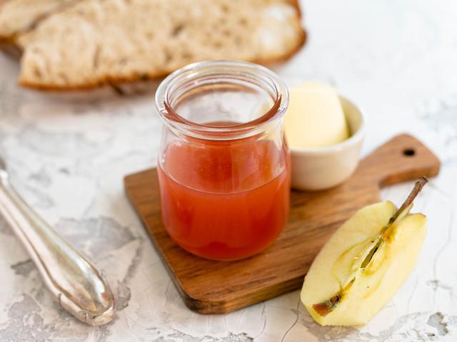 Köstliches Apfelkraut selbst herstellen: So gelingt es ganz einfach! Köstliches Apfelkraut selbst herstellen: So gelingt es ganz einfach!