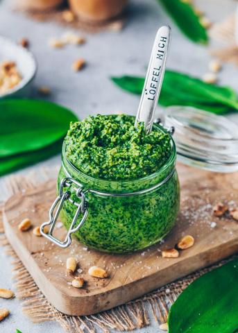Frisches Bärlauchpesto einfach selber machen: Anleitung und Tricks Frisches Bärlauchpesto einfach selber machen: Anleitung und Tricks