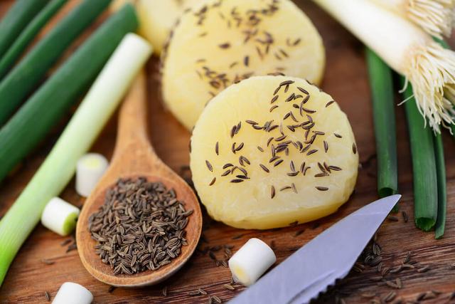 Leckerer Handkäse selbst herstellen: Einfache Anleitung und ausgewählte Zutaten Leckerer Handkäse selbst herstellen: Einfache Anleitung und ausgewählte Zutaten