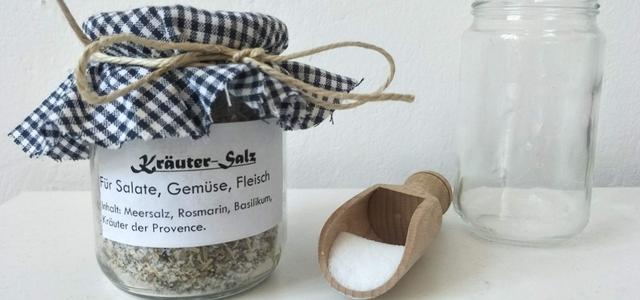 Pestizidfrei und aromatisch: Bio-Kräuter für hausgemachtes Kräutersalz verwenden Pestizidfrei und aromatisch: Bio-Kräuter für hausgemachtes Kräutersalz verwenden